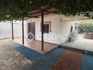 Casa a La Jara. Terreno con casa de campo en cam. la jara