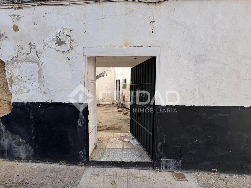 Foto 2f871c11-29c3-4a75-9264-219638e5fca2. Casa  de esquina a reformar en muro alto, barrio alto en Sanlúcar de Barrameda