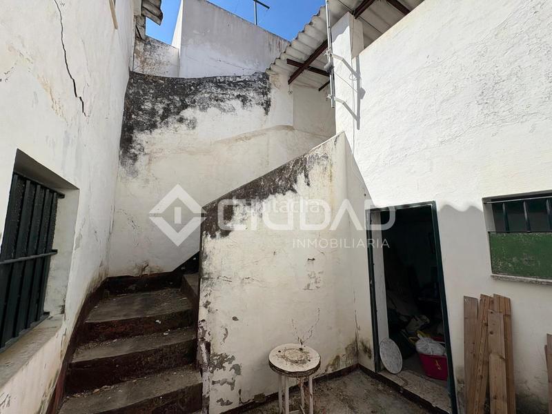 Foto 7f4d04d7-1a60-4475-86c2-14a54928621d. Casa  de esquina a reformar en muro alto, barrio alto en Sanlúcar de Barrameda