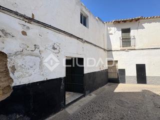 Haus in Ayuntamiento-Barrio Alto. Casa de esquina a reformar en muro alto, barrio alto