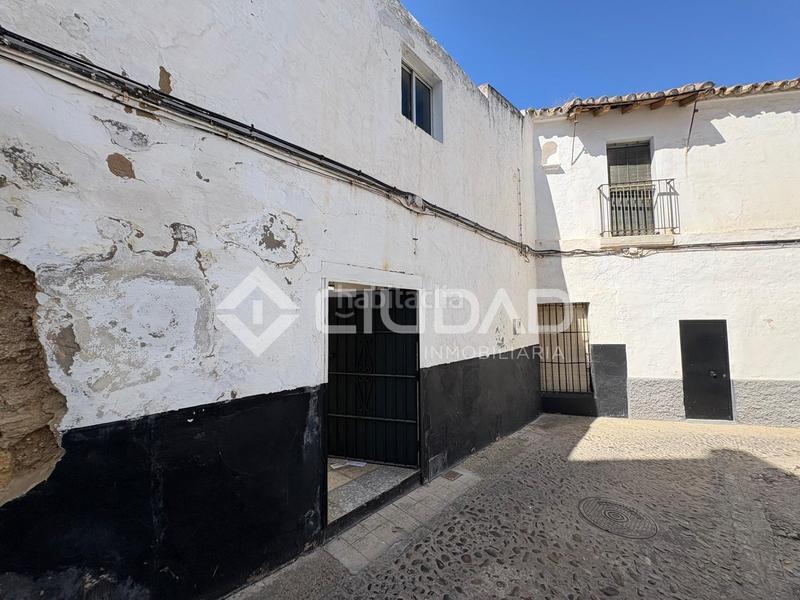 Foto af3ff1fe-025d-455c-ac60-f17ba5a9a715. Casa  de esquina a reformar en muro alto, barrio alto en Sanlúcar de Barrameda