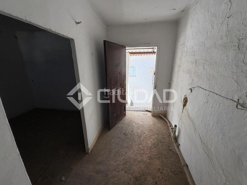 Foto b5c35620-c857-449c-bde9-e655ce02644f. Casa  de esquina a reformar en muro alto, barrio alto en Sanlúcar de Barrameda