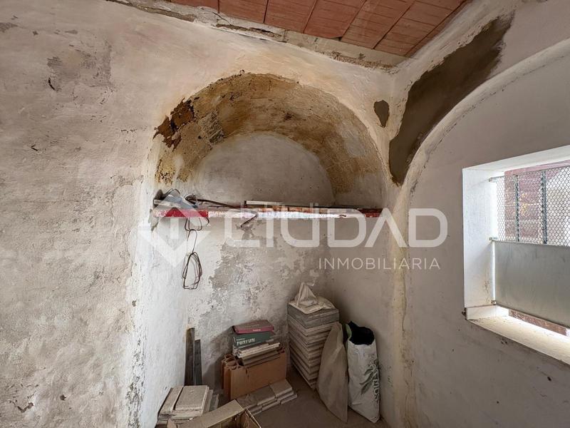 Foto b6966b45-3cdd-4fb3-8aa1-cbc6e90ef904. Casa  de esquina a reformar en muro alto, barrio alto en Sanlúcar de Barrameda