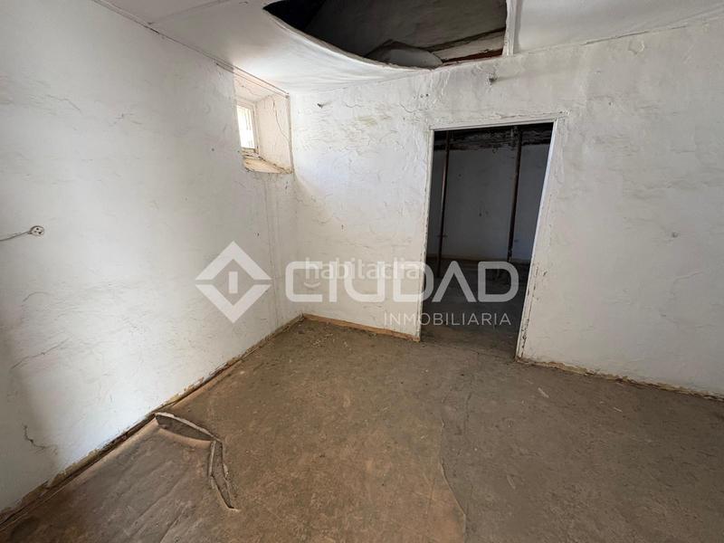 Foto dd5772ef-570a-45a3-9345-028e21a19047. Casa  de esquina a reformar en muro alto, barrio alto en Sanlúcar de Barrameda