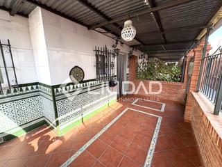 Reihenhaus in Ayuntamiento-Barrio Alto. Casa adosada en el palmar