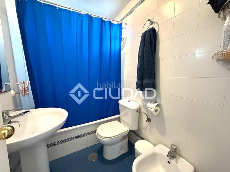 Foto 1e5eb6ee-4d95-44ce-a09f-5661ad5f1a6b. Apartamento  en urbanización con piscina en Rota