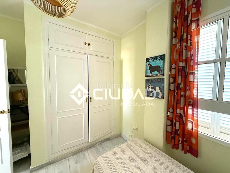 Foto a7960aa0-5812-46e3-9a31-00b71226097a. Apartamento  en urbanización con piscina en Rota