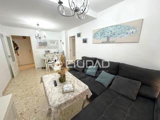 Flat in El Pino-Bajo de Guía. Piso en plata baja con patio en av. san francisco