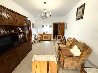 Appartamento in V Centenario-Piletas-Capuchinos. Piso con patio den av. las piletas