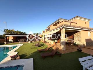 Xalet en Monteolivete-Camino Sevilla. Chalet independiente con jardn y piscina