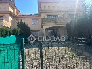 Casa adosada en Martín Miguel. Adosado en urb. albatros  martín miguel