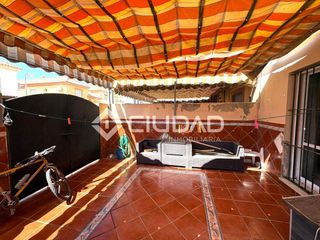 Semi detached house in El Pino-Bajo de Guía. Adosado con patio en pino alto