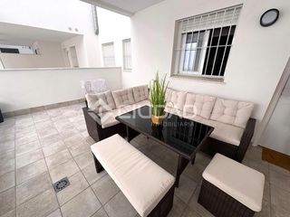 Appartamento in Ayuntamiento-Barrio Alto. Piso con patio y garaje a un paso del centro