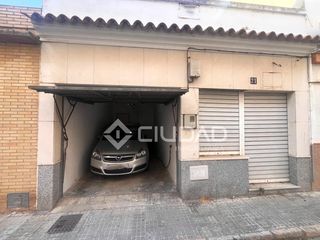 Geschäftsraum in El Pino-Bajo de Guía. Local convertible en vivienda adosada junto al centro