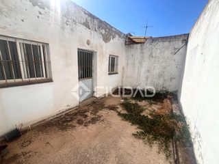 Casa in El Pino-Bajo de Guía. Vivienda con gran potencial junto al centro