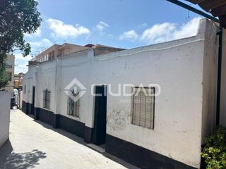 Casa in V Centenario-Piletas-Capuchinos. Casa para reformar integral junto a las piletas