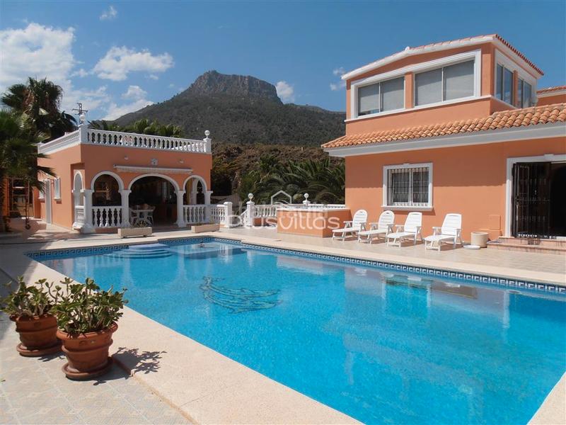 Foto f83547c5-8053-48a5-acf1-748dd05bd45d. House in Maryvilla Calp