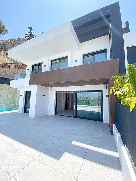Foto fef8c5bd-1816-4d42-bc15-9ef5b12530ac. Casa en Levante Alto Benidorm