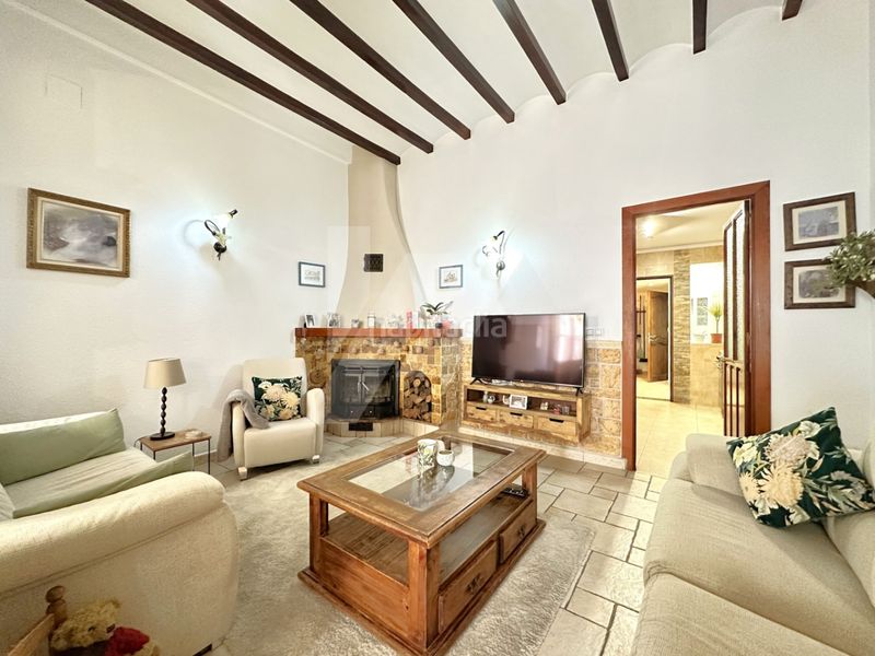 Foto b46f0f80-49a3-406d-85da-81d29fee4cd7. Casa adossada a Teulada