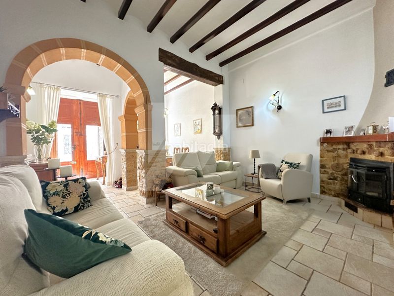 Foto f130f43b-0aa1-4b12-8581-71ae9fff8fff. Casa adossada a Teulada