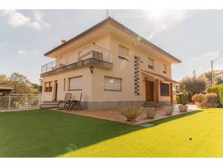 Maison à Urbanitzacions. Casa a cuatro vientos en venta en valldeix