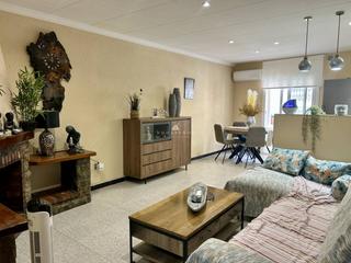 Casa adossada a Cerdanyola Sud. Casa reformada con 2 terrazas