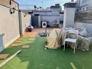 Pis a Cerdanyola Sud. Piso de obra seminueva con patio y terraza