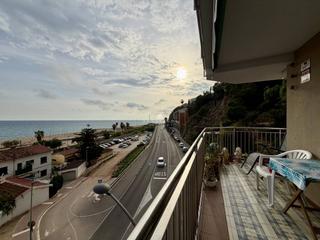 Pis a Canet de Mar. Piso reformado a estrenar con vistas al mar y ascensor en segund