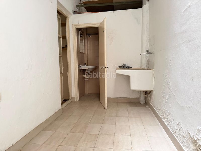 Foto 2d8c1922-d566-4691-a127-e83caef25955. Local comercial  a pie de calle en zona muy comercial en Mataró