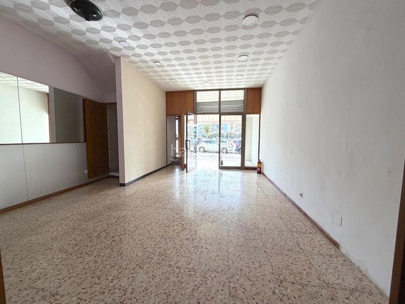 Foto 4c7411f2-060a-4c03-823f-15aa8f91efbe. Local comercial  a pie de calle en zona muy comercial en Mataró