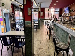 Umzug Geschäftsraum in Cerdanyola Sud. Traspaso de bar de tapas esquinero con gran terraza en cerdanyol