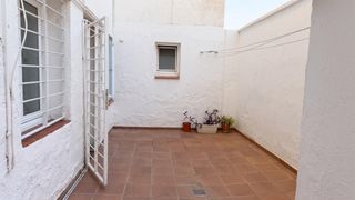 Planta baixa a Peramàs. Planta baja de 3 habitaciones con patio en peramas