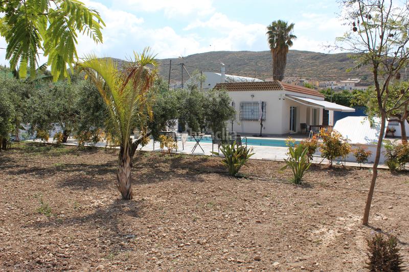 Foto 8ea24ac9-c0a9-4cb2-a6ad-5d197c55538a. Chalet  en Berja