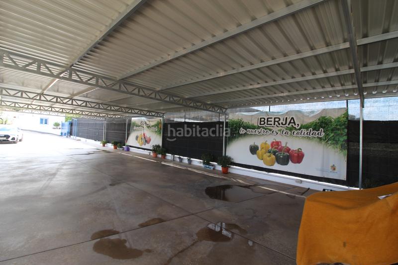 Foto b6de8d9b-9ceb-41c8-a73b-e03718e83245. Chalet  en Berja