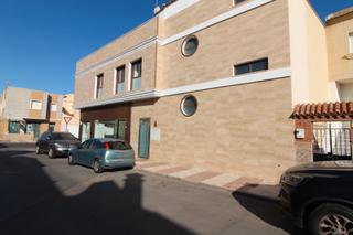 Casa adossada  Calle mezquita. Casa y local