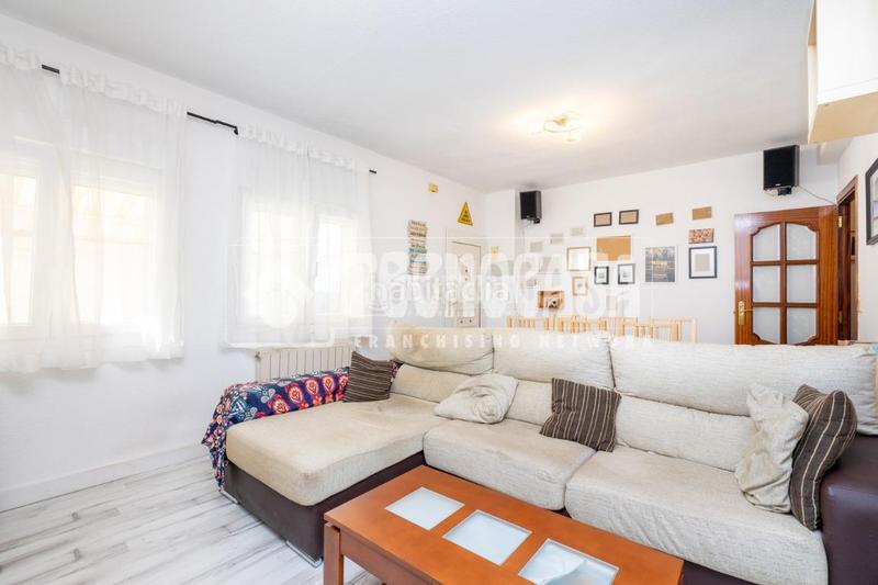 Foto 5adb515a-86ca-4fa6-b8e6-7f11fd1d2dd5. Casa bifamiliare con riscaldamento parcheggio in San Andrés Colmenar Viejo