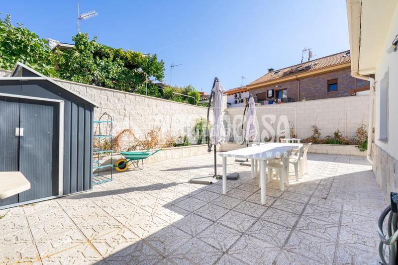 Foto e81a9aaa-15d3-4d10-a618-bd200f2c2165. Casa bifamiliare con riscaldamento parcheggio in San Andrés Colmenar Viejo