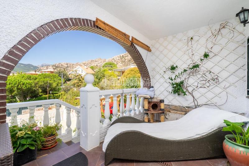 Foto 1993ca4a-6adf-4a06-a2b3-c5ea642f89fe. Casa aparellada amb calefacció aparcament piscina a Manzanares el Real