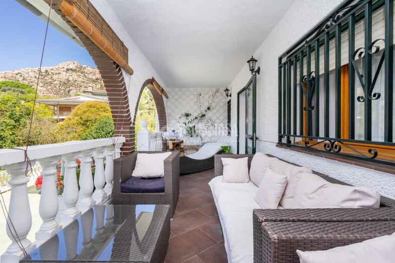 Foto 380ffb88-8b3e-498e-8c3d-b098aba615d1. Casa aparellada amb calefacció aparcament piscina a Manzanares el Real