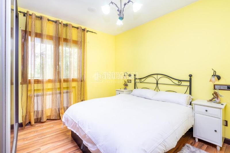 Foto 6a5f2d9e-7b4b-4f13-9172-e93014fea513. Casa aparellada amb calefacció aparcament piscina a Manzanares el Real