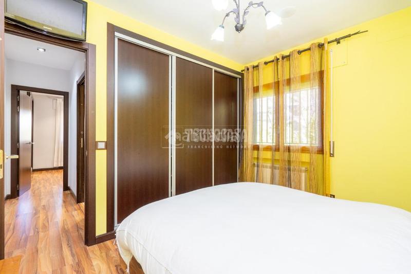 Foto 88f01aac-1b62-4f30-94aa-a690fe678e97. Casa aparellada amb calefacció aparcament piscina a Manzanares el Real