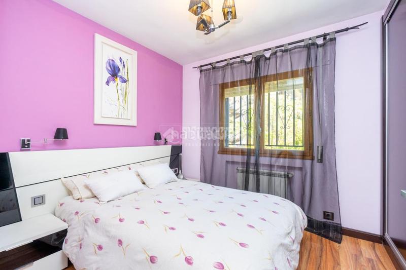 Foto 899408a6-aefb-4eab-ad02-2f6e2216ec7d. Casa aparellada amb calefacció aparcament piscina a Manzanares el Real