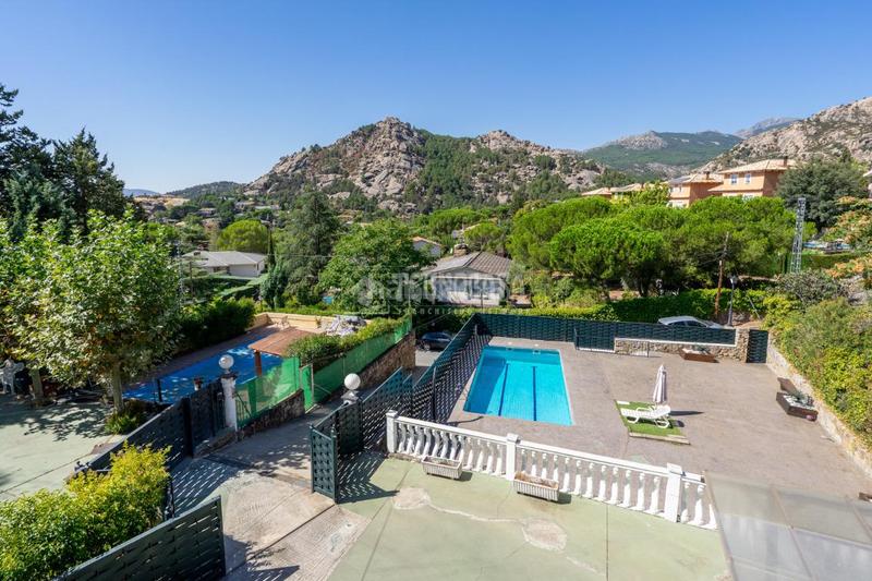 Foto 902a6dae-4aa8-46a0-9abd-c9077069bf85. Casa aparellada amb calefacció aparcament piscina a Manzanares el Real