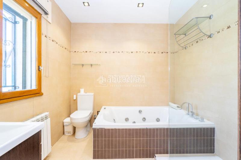 Foto ae0bf58d-2738-4995-a04c-2e3d799bce79. Casa aparellada amb calefacció aparcament piscina a Manzanares el Real