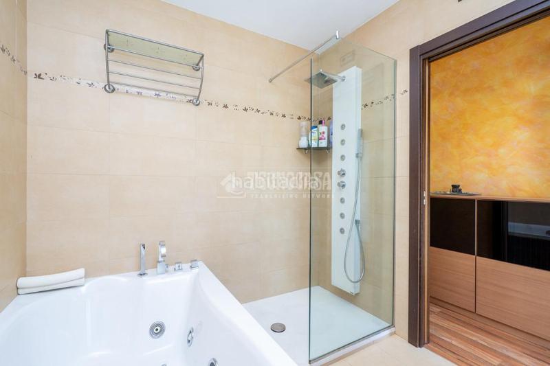 Foto c48e54a0-04fd-4a07-93f8-f0b1b5f5f648. Casa aparellada amb calefacció aparcament piscina a Manzanares el Real