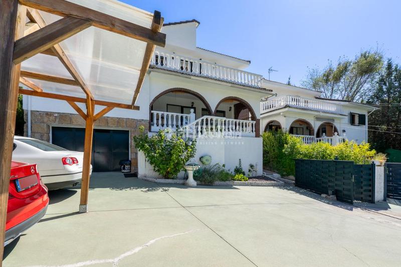 Foto cd806c25-8f10-42bf-833c-bbb269e98c23. Casa aparellada amb calefacció aparcament piscina a Manzanares el Real