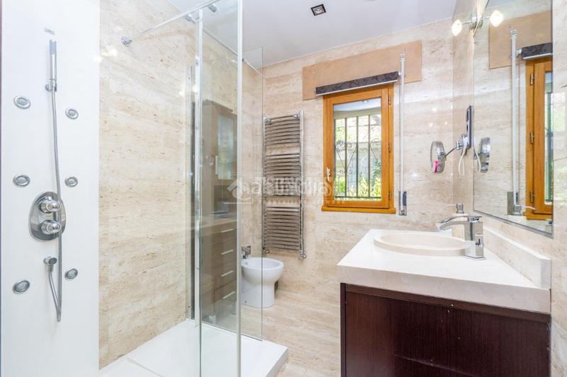 Foto eb68a3b3-45b8-4cee-839c-73dab343b27e. Casa aparellada amb calefacció aparcament piscina a Manzanares el Real