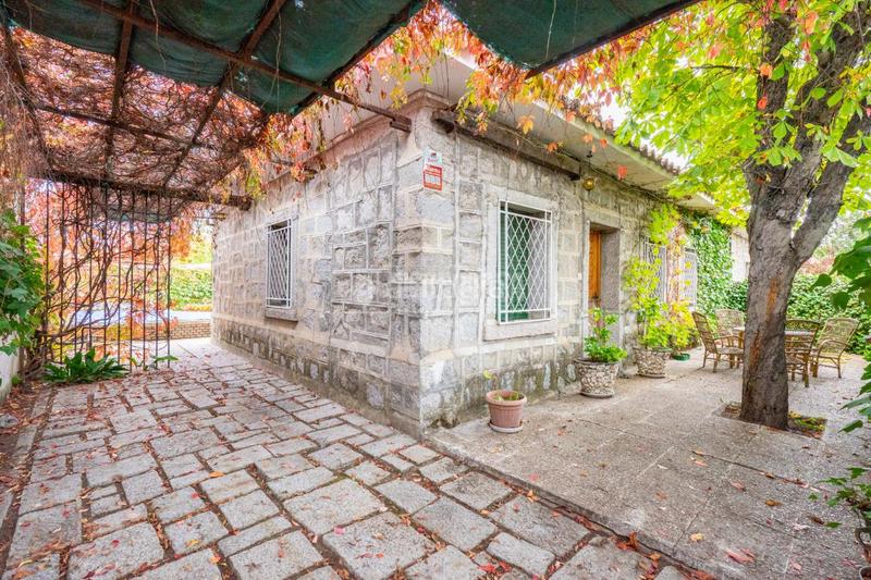 Foto c3470243-bec3-4687-ac78-c0067b433a60. Casa bifamiliare con piscina in Fuente Santa Colmenar Viejo