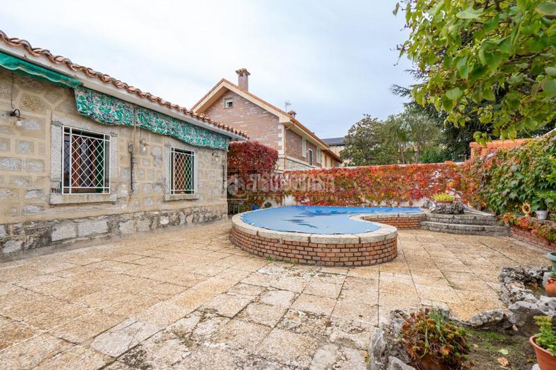 Foto f02a96df-6b8b-42a1-8525-71cee772e269. Casa bifamiliare con piscina in Fuente Santa Colmenar Viejo