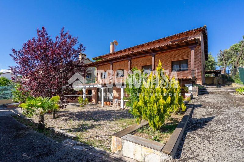 Foto 50afec5c-635d-47f2-a8fb-a1f13bab1068. Casa a Guadalix de la Sierra